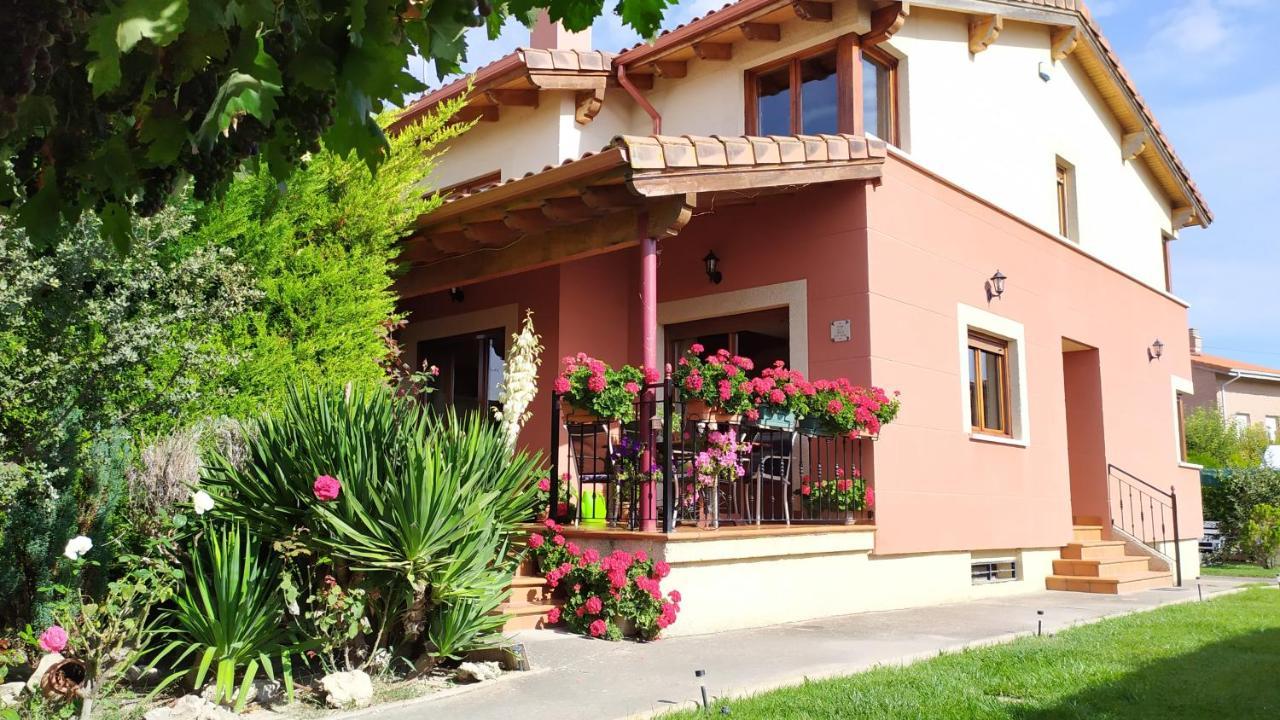 Cuarenta Y Ocho Luces Guest House Burgos Exterior photo