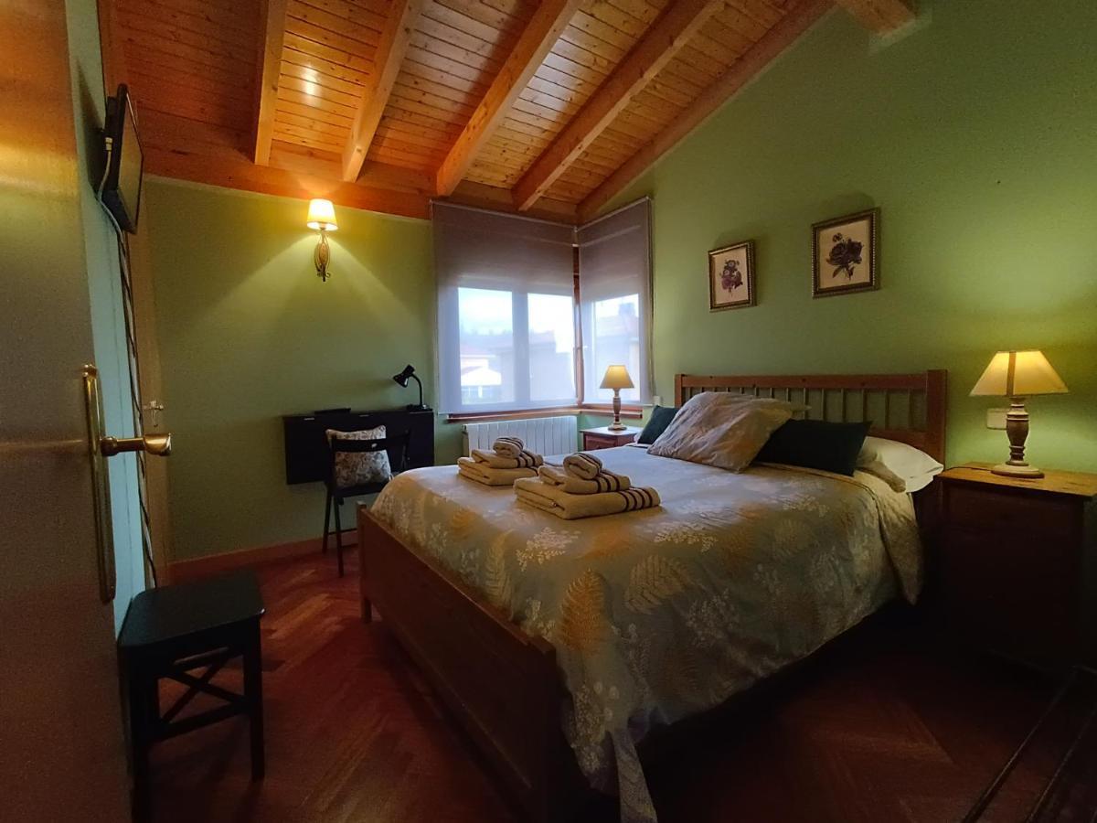 Cuarenta Y Ocho Luces Guest House Burgos Exterior photo