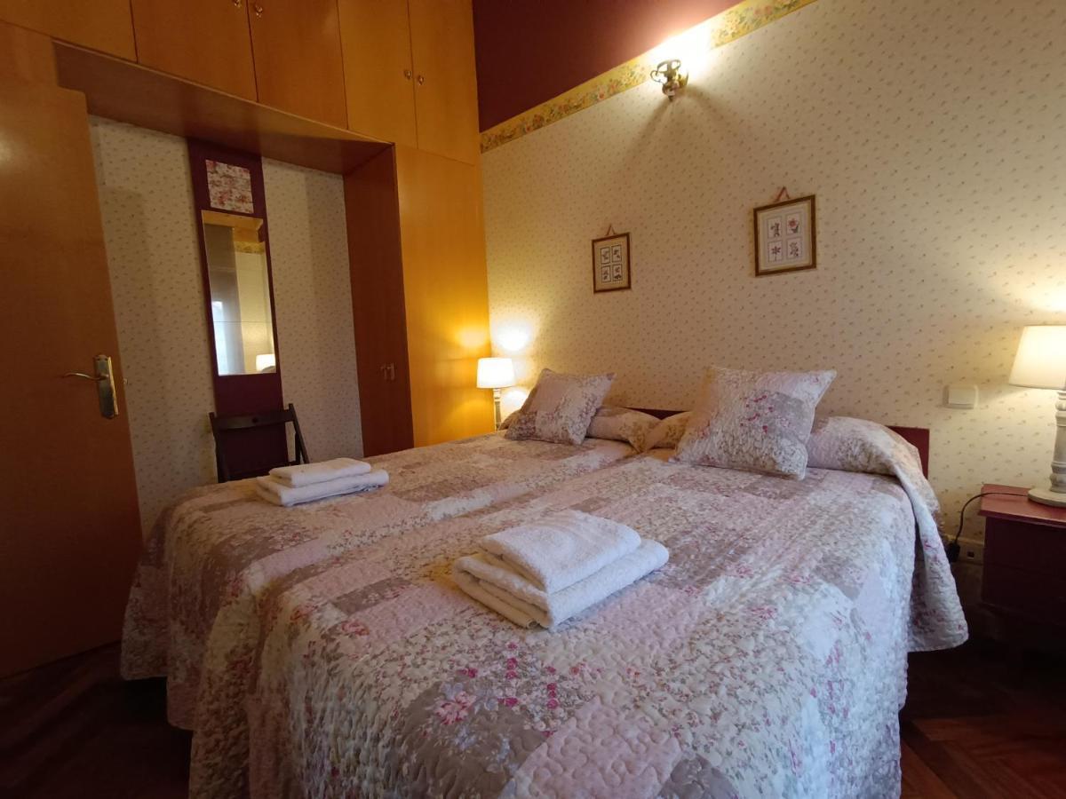 Cuarenta Y Ocho Luces Guest House Burgos Exterior photo