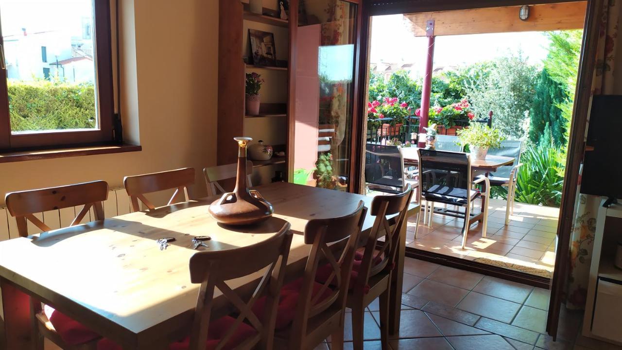 Cuarenta Y Ocho Luces Guest House Burgos Exterior photo