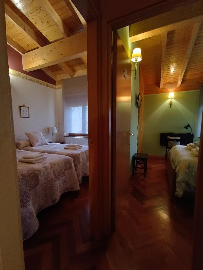 Cuarenta Y Ocho Luces Guest House Burgos Exterior photo